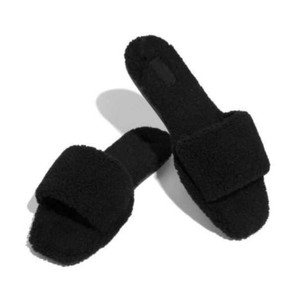 !! NEW !! Cozy Faux Sherpa Teddy Slides in Black - Picture 2 of 6